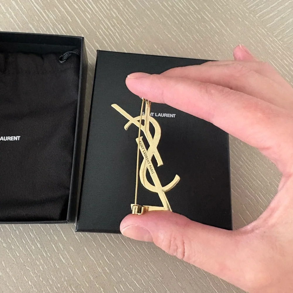 Saint Laurent Cassandre Brooch in Metal Gold Tone Wrapped Cord Texture YSL Logo - Picture 6 of 16
